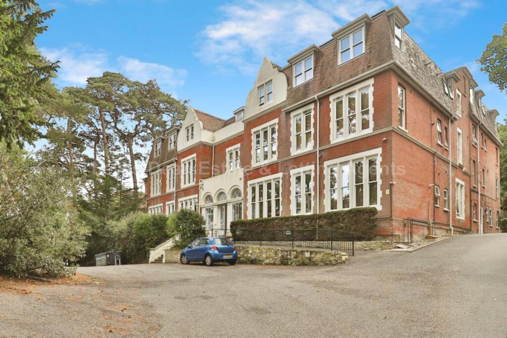 Chinegate Manor, Bournemouth, Dorset., Image 1