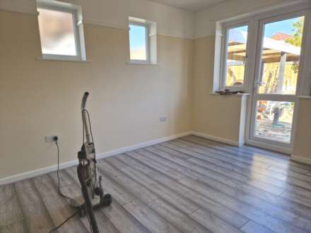 LAKE DRIVE, POOLE - LET AGREED SIMILAR REQUIRED, Image 4