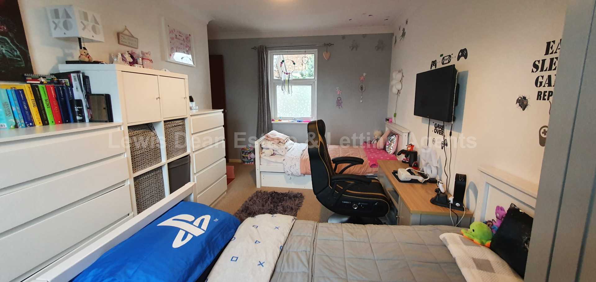 Upton Two Double Bedroom Flat, Image 8