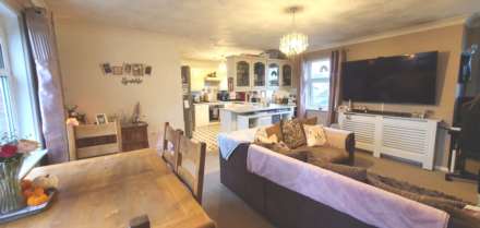 Upton Two Double Bedroom Flat, Image 2