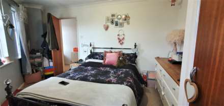 Upton Two Double Bedroom Flat, Image 4