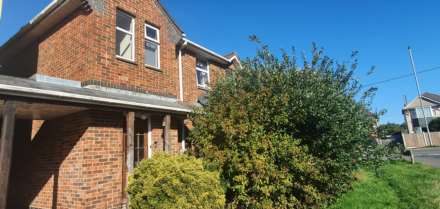 Upton Two Double Bedroom Flat, Image 5