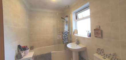 Upton Two Double Bedroom Flat, Image 7