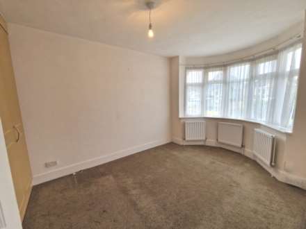 BUNGALOW WITH SEA VIEWS - Woodlands Avenue, Hamworthy, Poole, Image 4