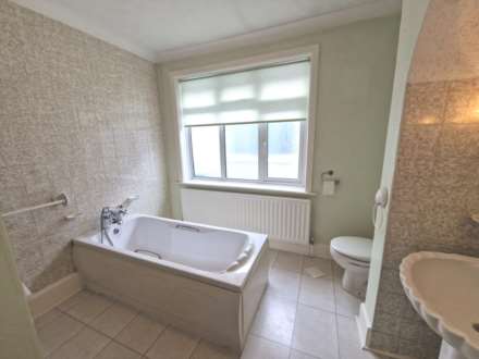 BUNGALOW WITH SEA VIEWS - Woodlands Avenue, Hamworthy, Poole, Image 5