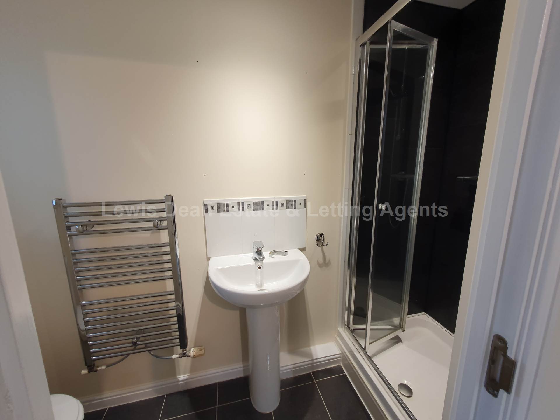 Close to Cobbs Quay - Family Home, Image 13