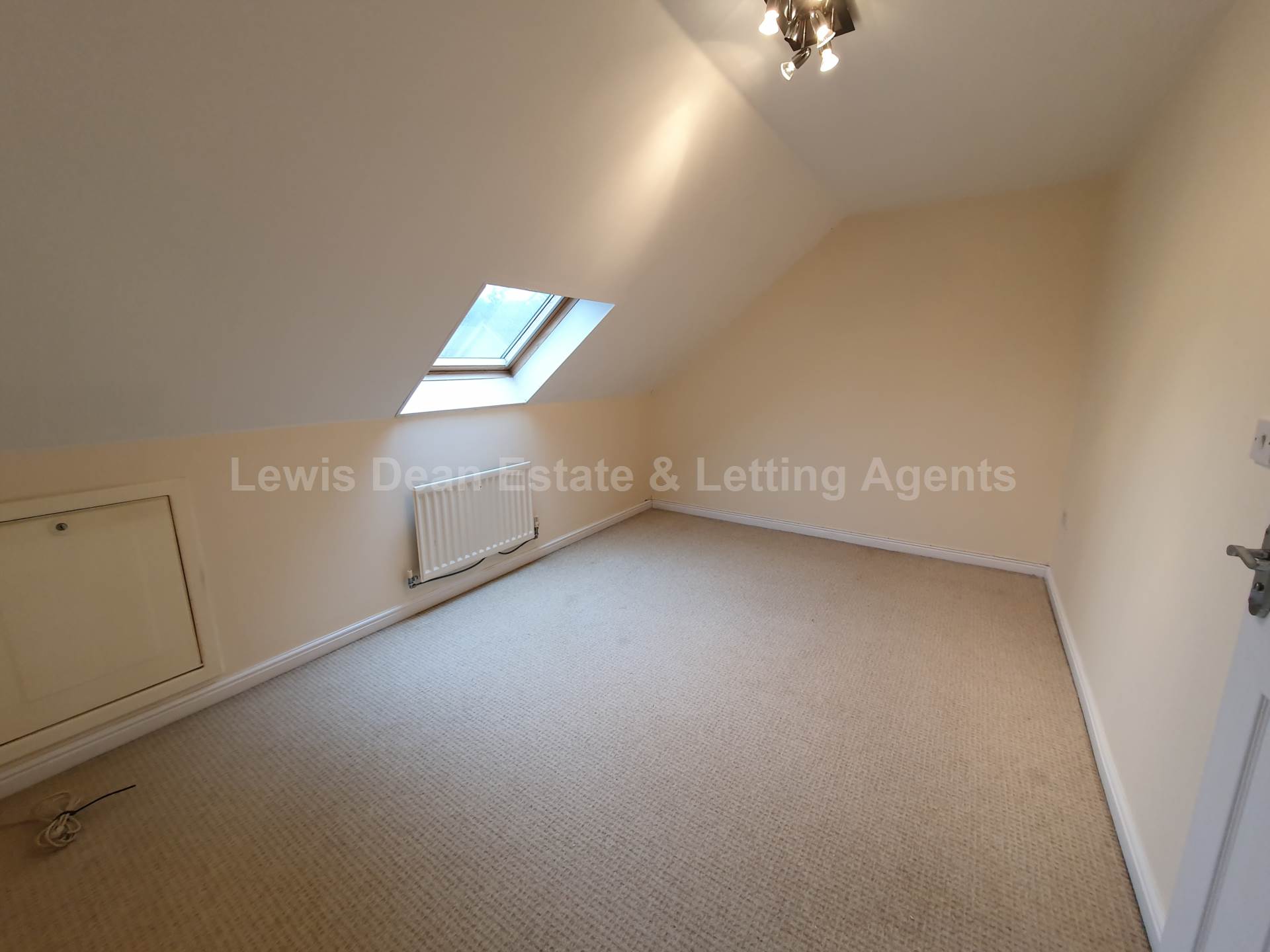 Close to Cobbs Quay - Family Home, Image 9