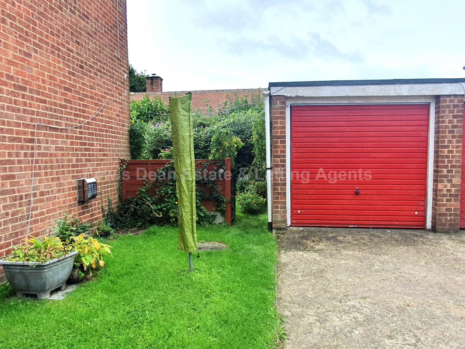 Lytchett Matravers Two Bedroom Flat with Garage, Image 10