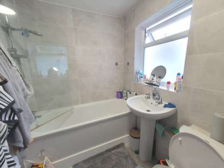 Two Bedroom Ground Floor Flat - Creekmoor, Image 4