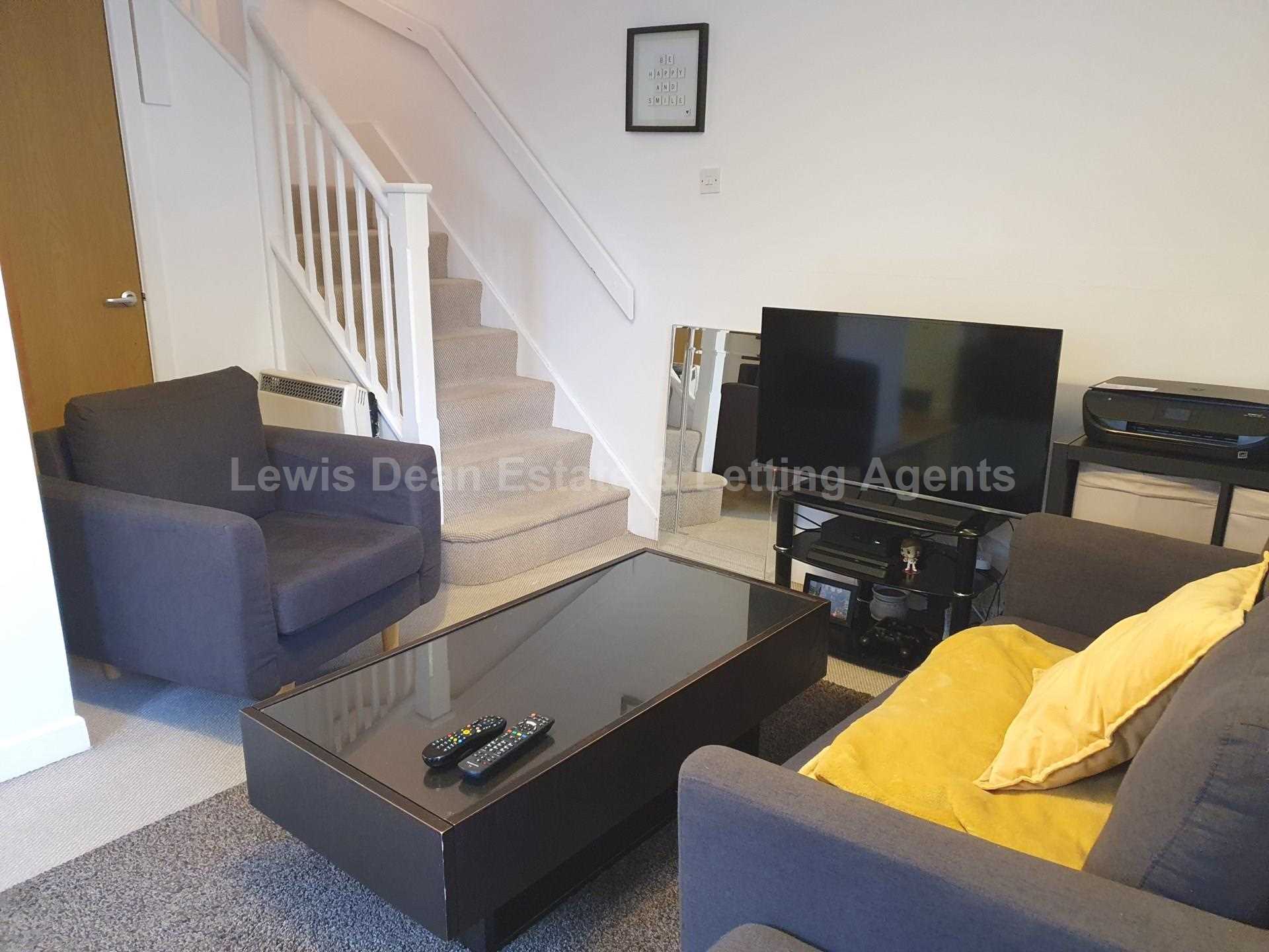 UPTON - One Bedroom House, Image 2