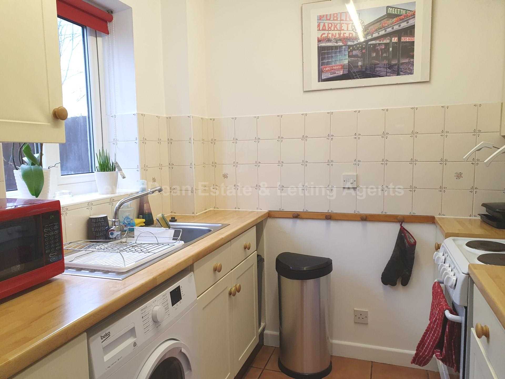 UPTON - One Bedroom House, Image 4