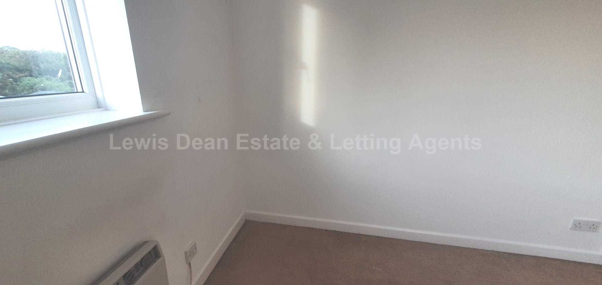 UPTON - One Bedroom House, Image 5