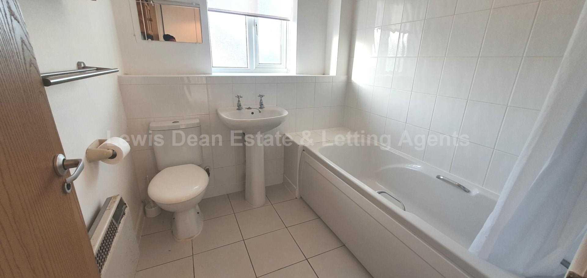 UPTON - One Bedroom House, Image 6