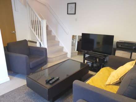 UPTON - One Bedroom House, Image 2