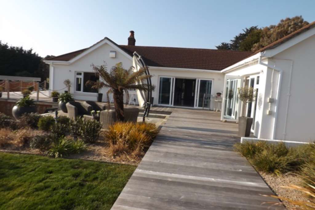 st ouens absolutely stunning this superb bungalow that would make the perfect retirement  home