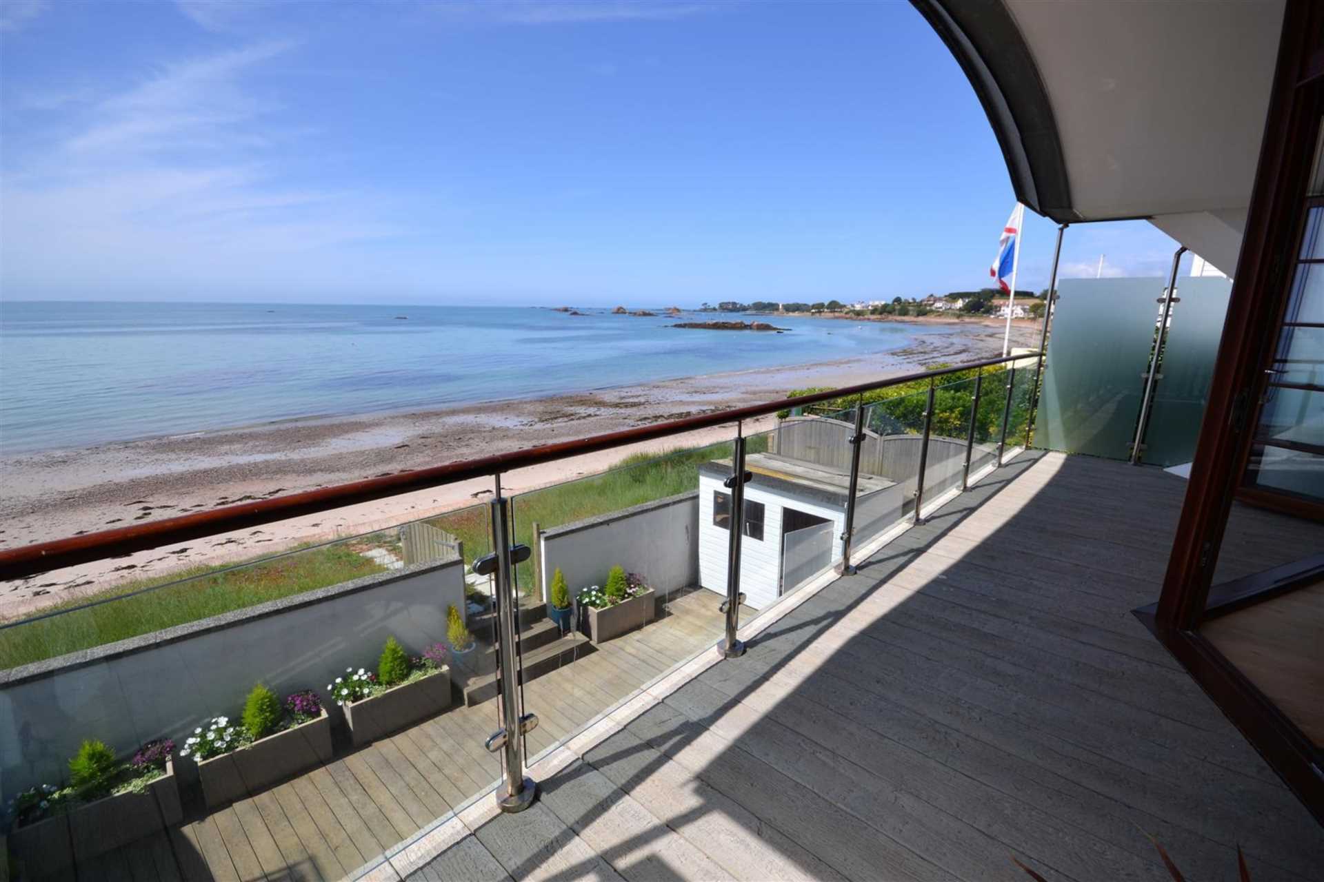 STUNNING 3 BEDROOM BEACH HOUSE TO RENT FROM JUNE JUST IN TIME FOR SUMMER ON THE BEACH, Image 10