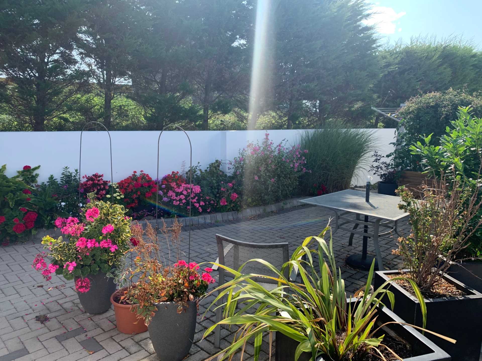 stunning spacious scope for 2 bed apartment on the border of St Peter and St Brelade immaculate garden and parking, Image 7