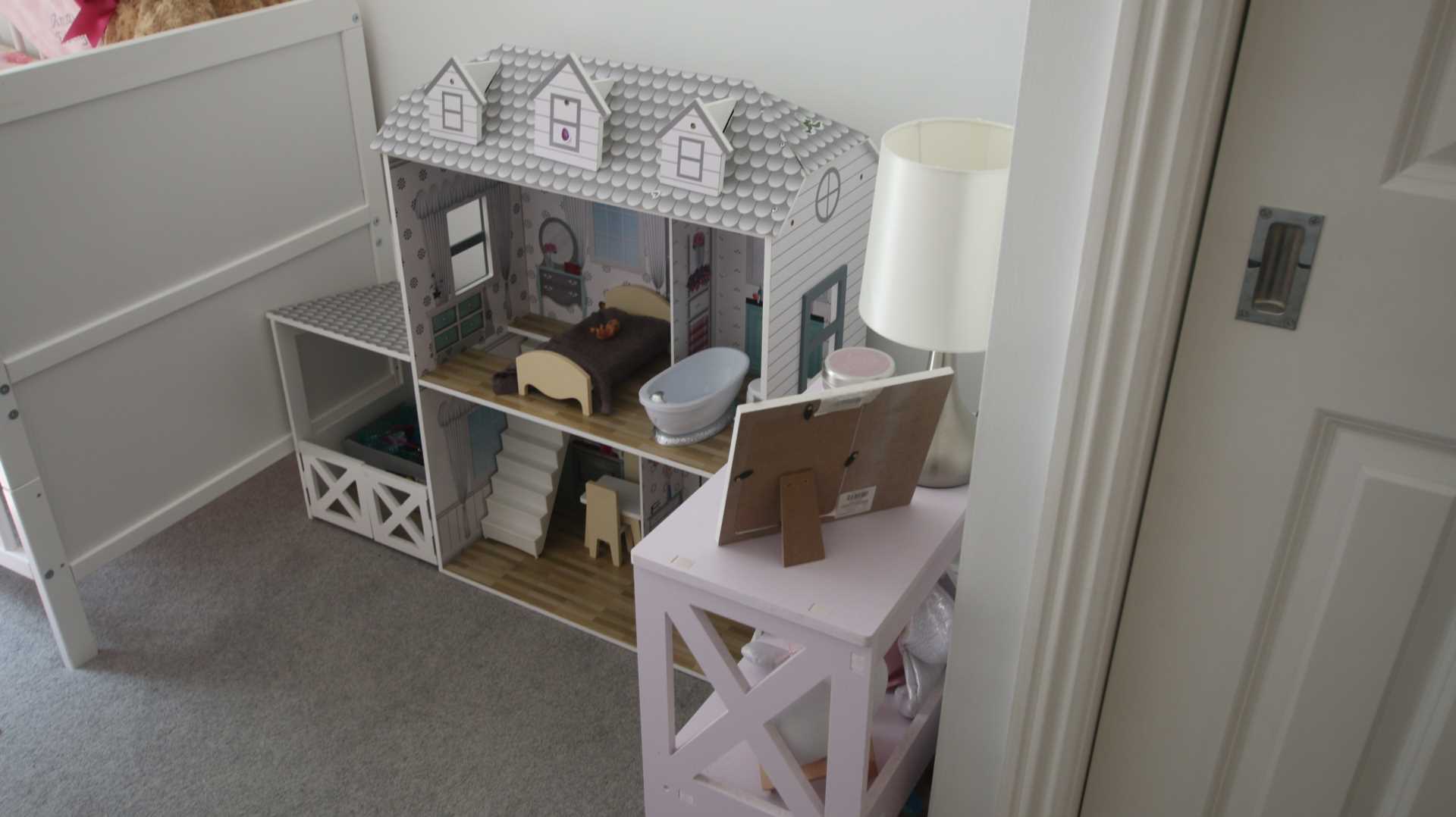 2 bedroom apartment First Time Buyers delight, Light Bright and Airy ample storage plus parking pets welcome, Image 10