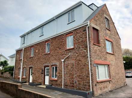 2 Bedroom Apartment, Grouville The beach on your door step Grouville NO ONWARD CHAIN