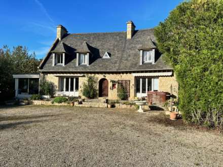 Bourseul, Brittany, France ITS ALL ABOUT LOCATION HIDDEN AWAY AND APPROCAHED BY LONG PRIVATE DRIVWAY 4 ACRES OF LAND, Image 2