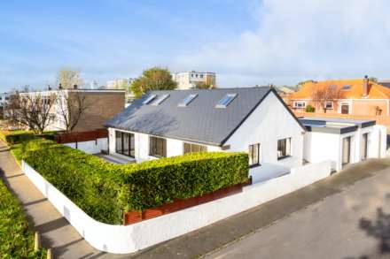 St Brelade The perfect detached 4 bedroom bungalow just of Route Orange walk to shops bus stops, Image 2