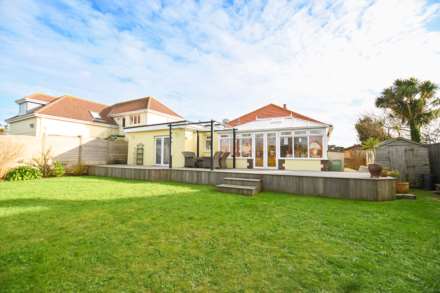 FAR ROM THE MADDENING CROWD, COUNTRY SETTING 4 BEDROOM BUNGALOW, WOOH IMMACULATE, Image 3