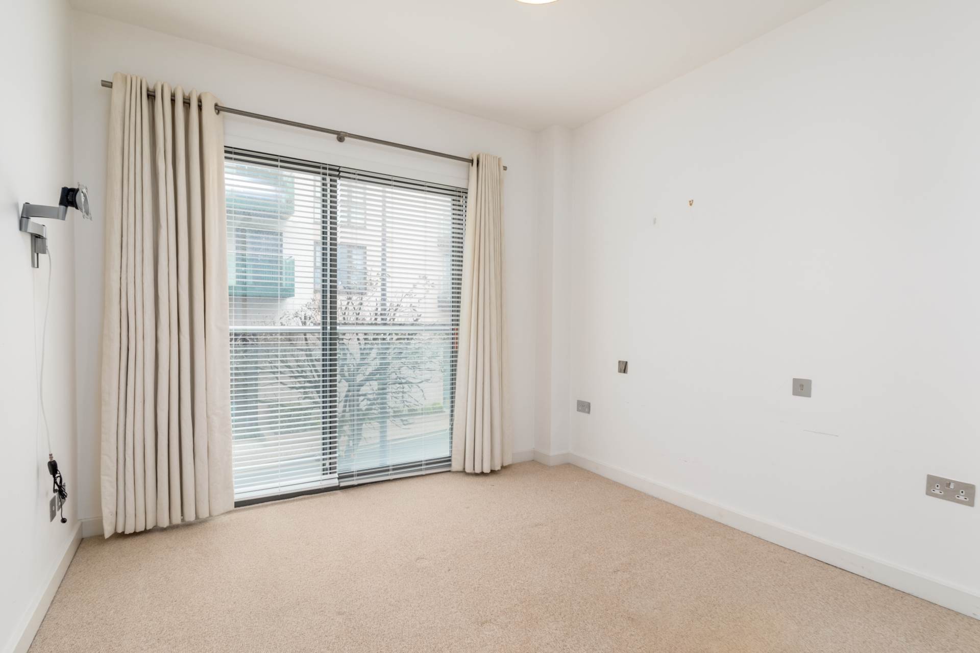 La Rue De Cararet, open viewing sat 19th  11-12 pm  1 harbour reach, Image 18