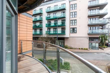 La Rue De Cararet, open viewing sat 19th  11-12 pm  1 harbour reach, Image 13