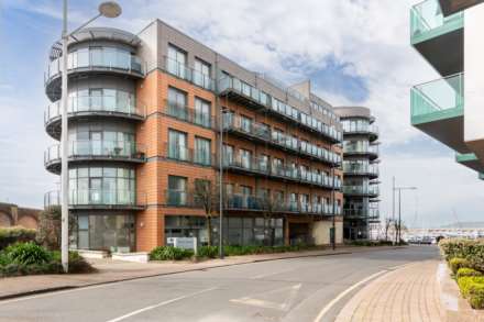 La Rue De Cararet, open viewing sat 19th  11-12 pm  1 harbour reach, Image 5