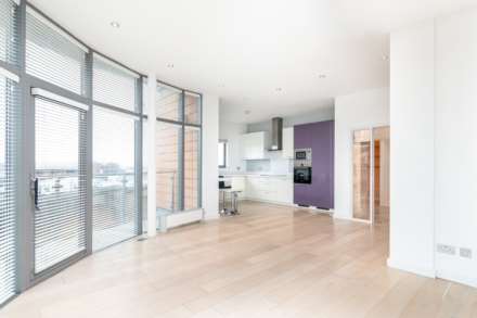 La Rue De Cararet, open viewing sat 19th  11-12 pm  1 harbour reach, Image 9