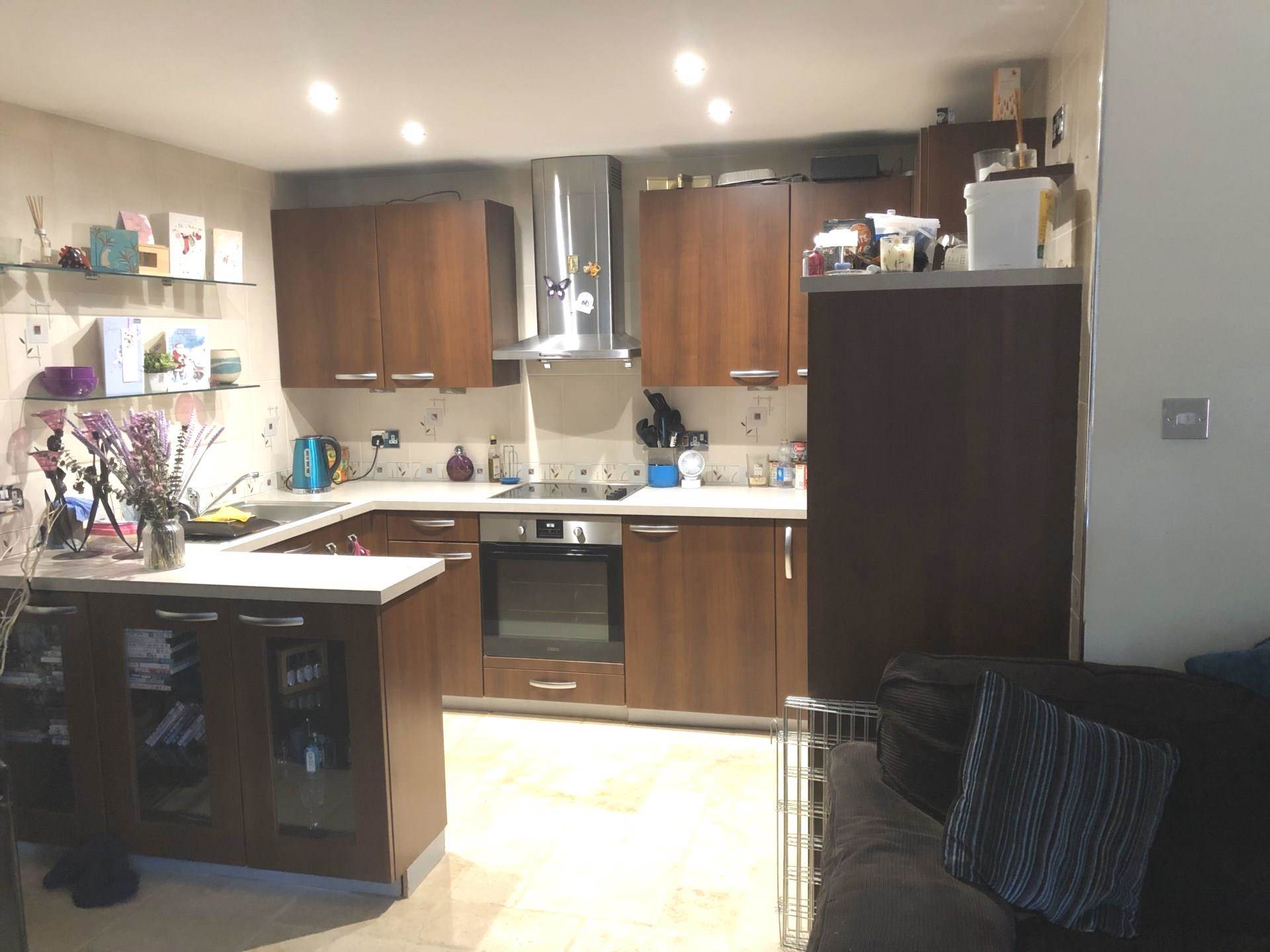 STUNNING GROUND FLOOR APARTMENT WITH PARKING MILLBROOK CRESENT, Image 3