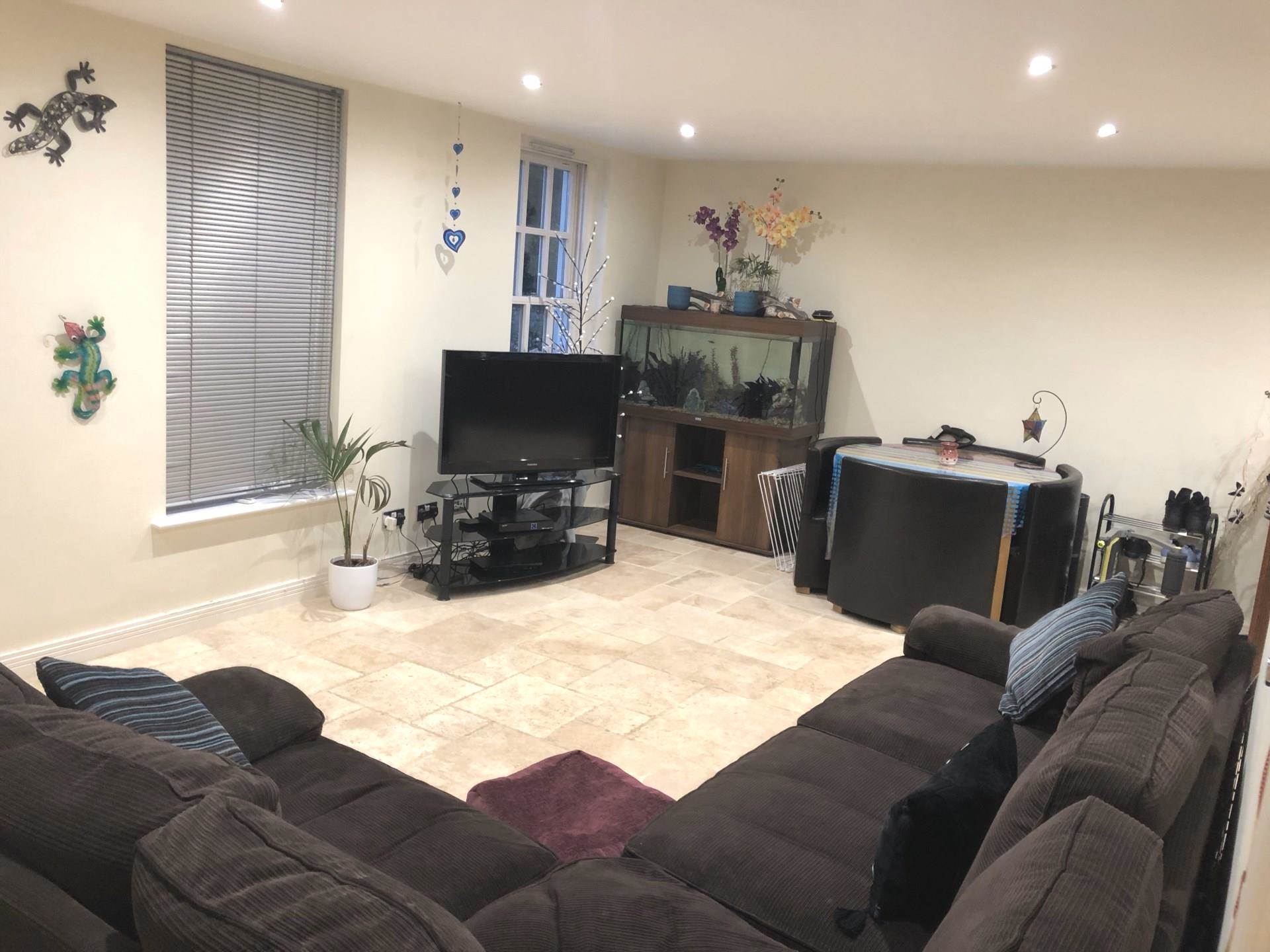 STUNNING GROUND FLOOR APARTMENT WITH PARKING MILLBROOK CRESENT, Image 4