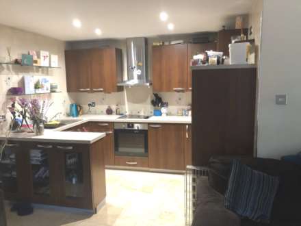 STUNNING GROUND FLOOR APARTMENT WITH PARKING MILLBROOK CRESENT, Image 3