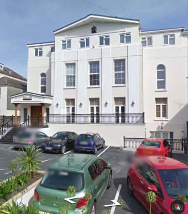 1 Bedroom Apartment, light bright and airy spacious one double bedroom with parking and balcony  NOW LET