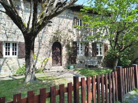 A PIECE OF PEACE IN THIS PRETTY AS A PICTURE  FIND IN FRANCE AT AN ABSOUTELY BRILLIANT PRICE TOTALLY DETACHED, Image 1