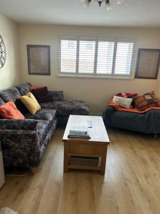 1 Bedroom Apartment, immaculate apartment self contained one double bedroom, bathroom separate kitchen, large lounge GREAT INVESTMENT