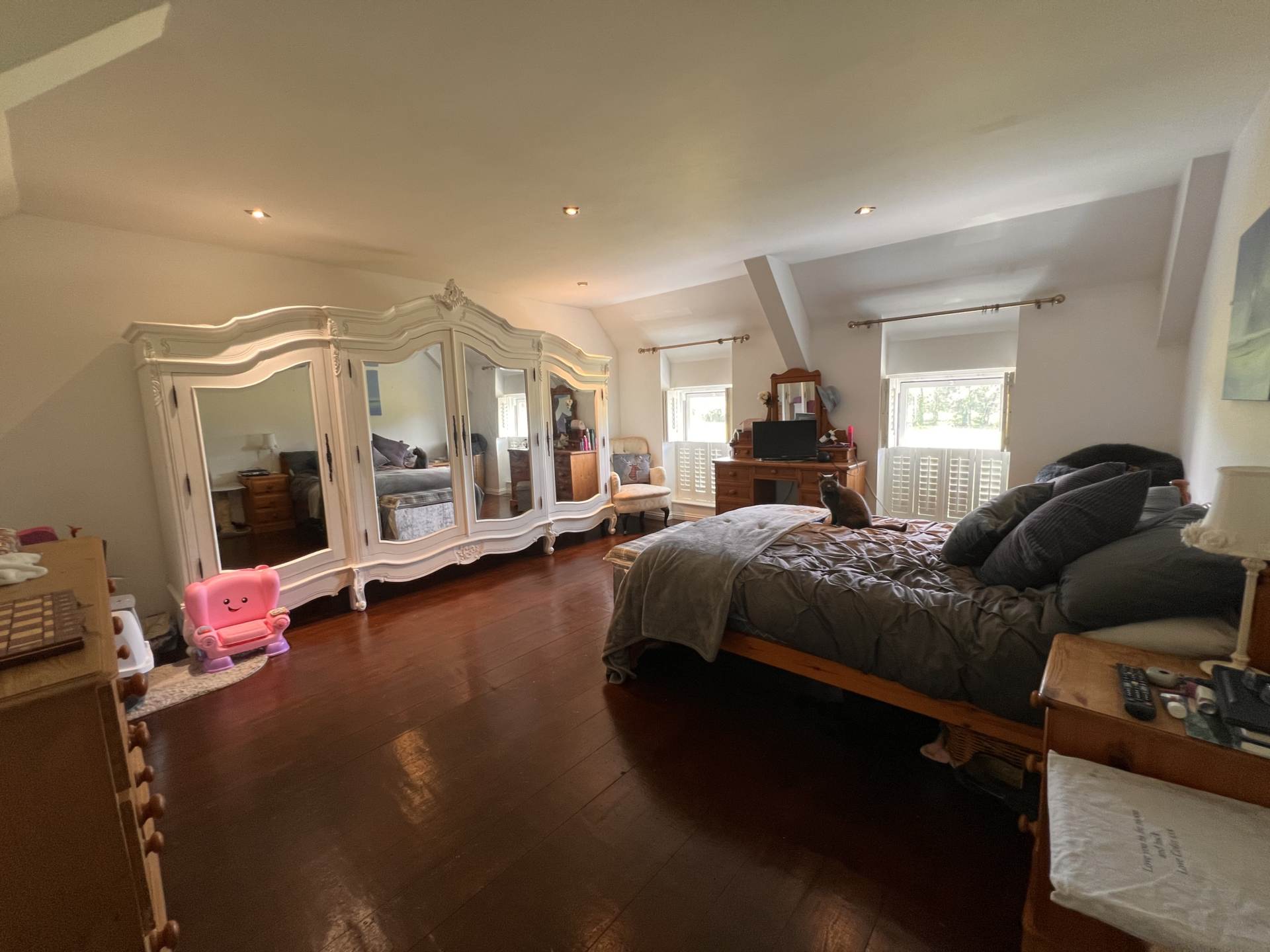 A home with a view, and more than meet the eye, Image 18