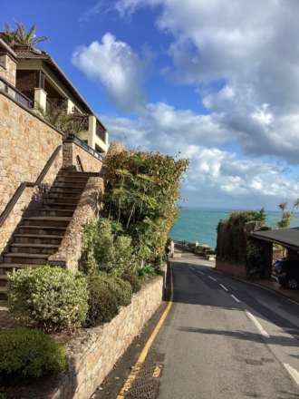 A home with a view, and more than meet the eye, Image 11