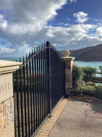 A home with a view, and more than meet the eye, Image 8