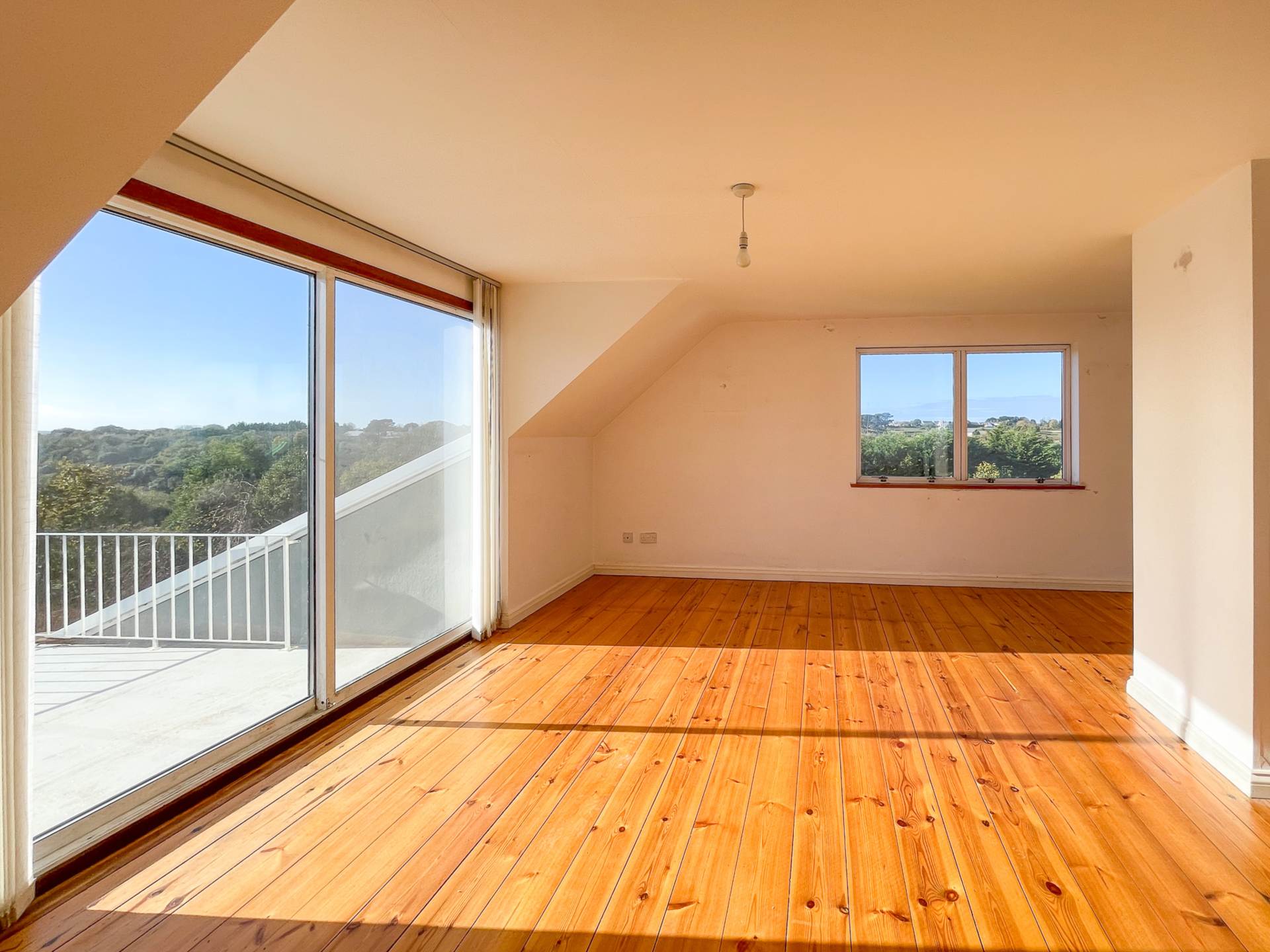 FAR  RFOM THE MADDENING CROWD, Image 13