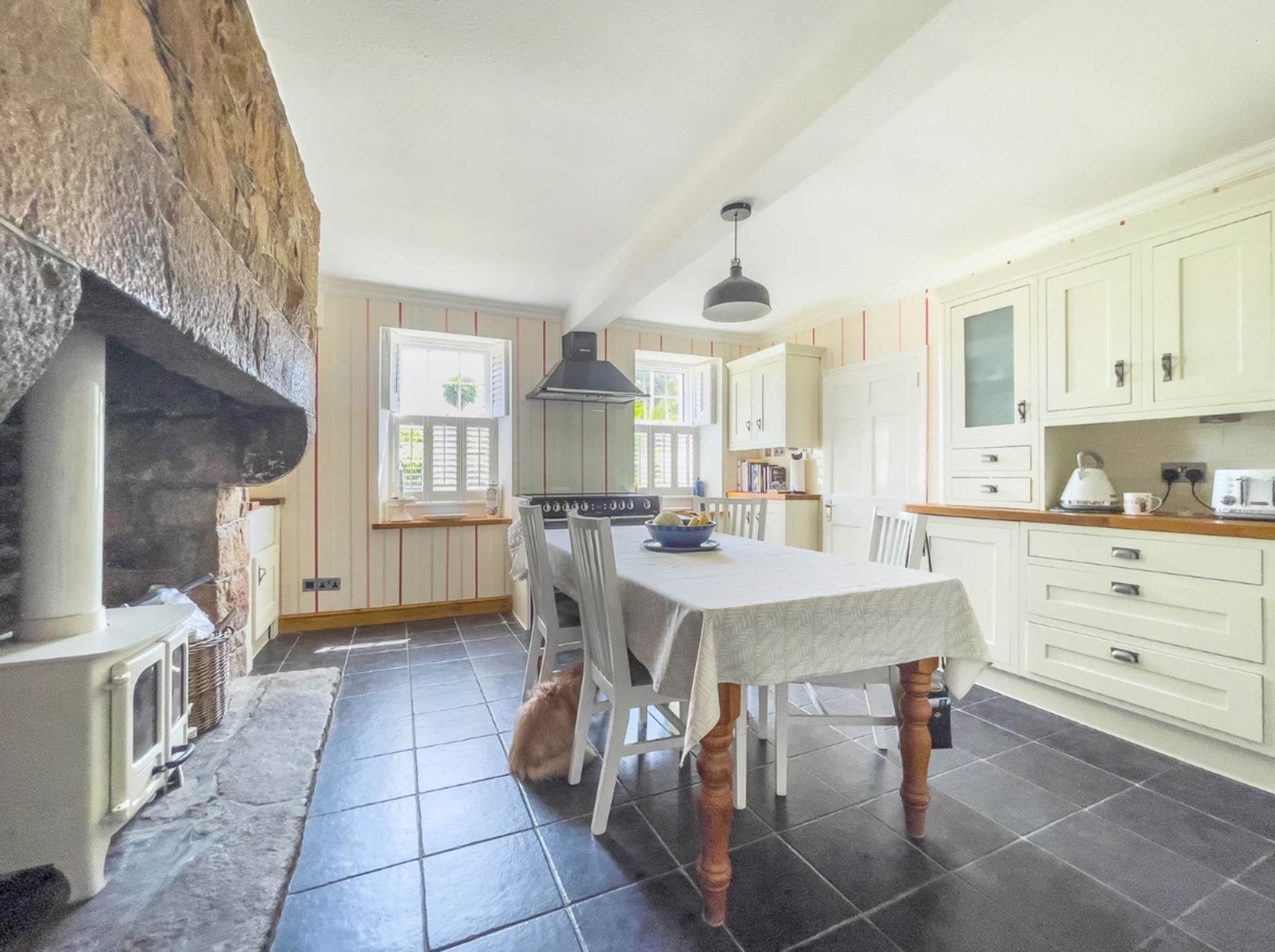 MORE THAN MEETS THE EYE A HOME THAT CATERS FOR ALL THE FAMILY, 2-3 GENERATION WITH LARGE FARMHOUSE, AND SO IT GOES ON, Image 11