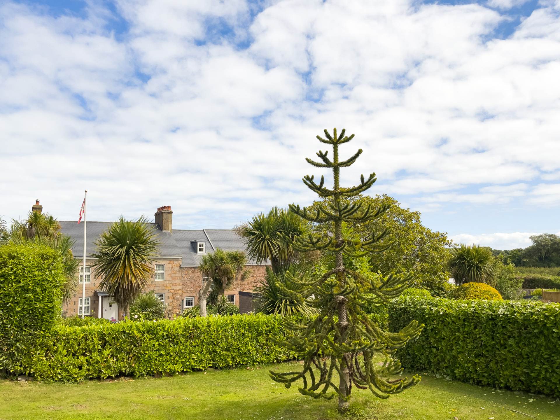 MORE THAN MEETS THE EYE A HOME THAT CATERS FOR ALL THE FAMILY, 2-3 GENERATION WITH LARGE FARMHOUSE, AND SO IT GOES ON, Image 12