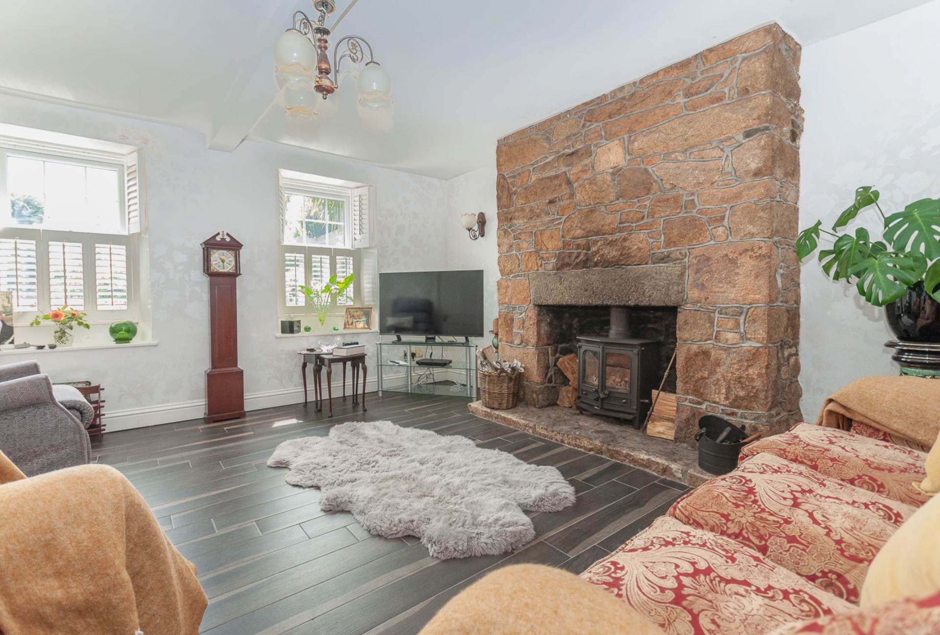 MORE THAN MEETS THE EYE A HOME THAT CATERS FOR ALL THE FAMILY, 2-3 GENERATION WITH LARGE FARMHOUSE, AND SO IT GOES ON, Image 13