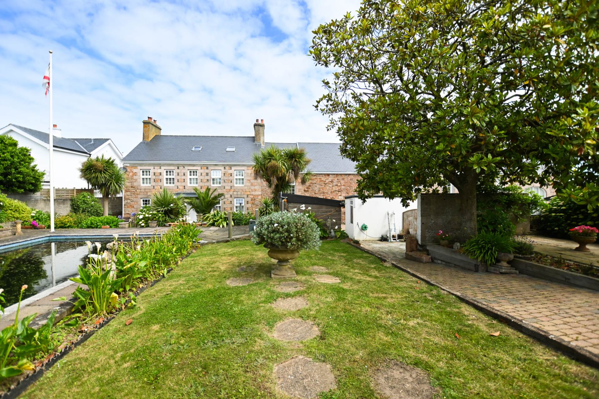 MORE THAN MEETS THE EYE A HOME THAT CATERS FOR ALL THE FAMILY, 2-3 GENERATION WITH LARGE FARMHOUSE, AND SO IT GOES ON, Image 4