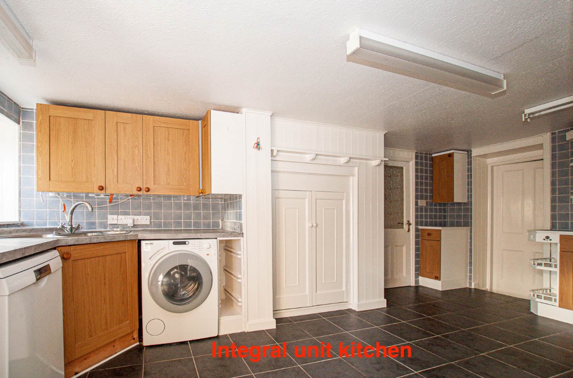 MORE THAN MEETS THE EYE A HOME THAT CATERS FOR ALL THE FAMILY, 2-3 GENERATION WITH LARGE FARMHOUSE, AND SO IT GOES ON, Image 9