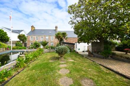 MORE THAN MEETS THE EYE A HOME THAT CATERS FOR ALL THE FAMILY, 2-3 GENERATION WITH LARGE FARMHOUSE, AND SO IT GOES ON, Image 4