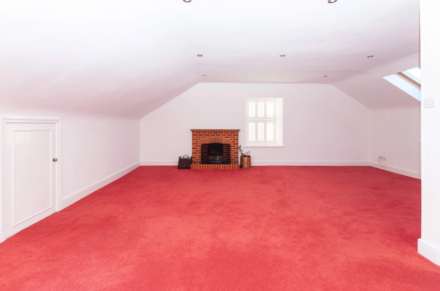 MORE THAN MEETS THE EYE A HOME THAT CATERS FOR ALL THE FAMILY, 2-3 GENERATION WITH LARGE FARMHOUSE, AND SO IT GOES ON, Image 8