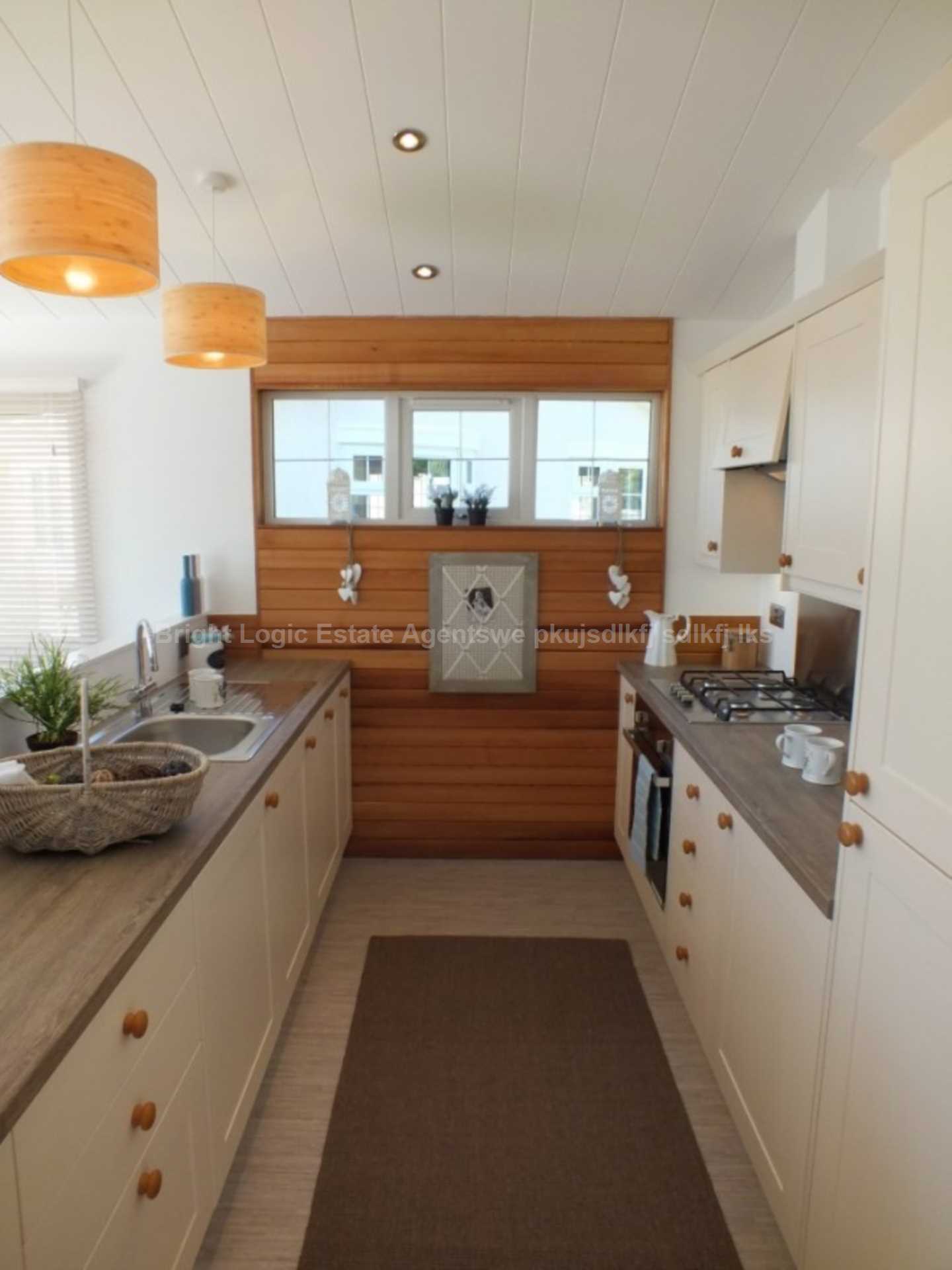 St Georges Court, Wallingford, OX10 9ZZ, Image 2