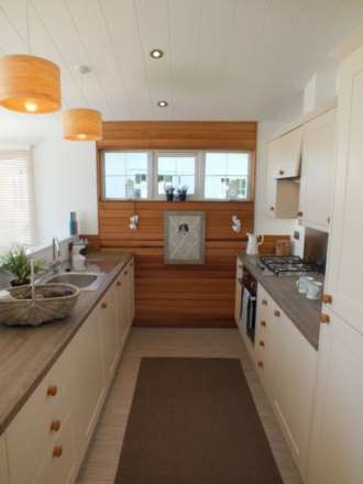 St Georges Court, Wallingford, OX10 9ZZ, Image 2