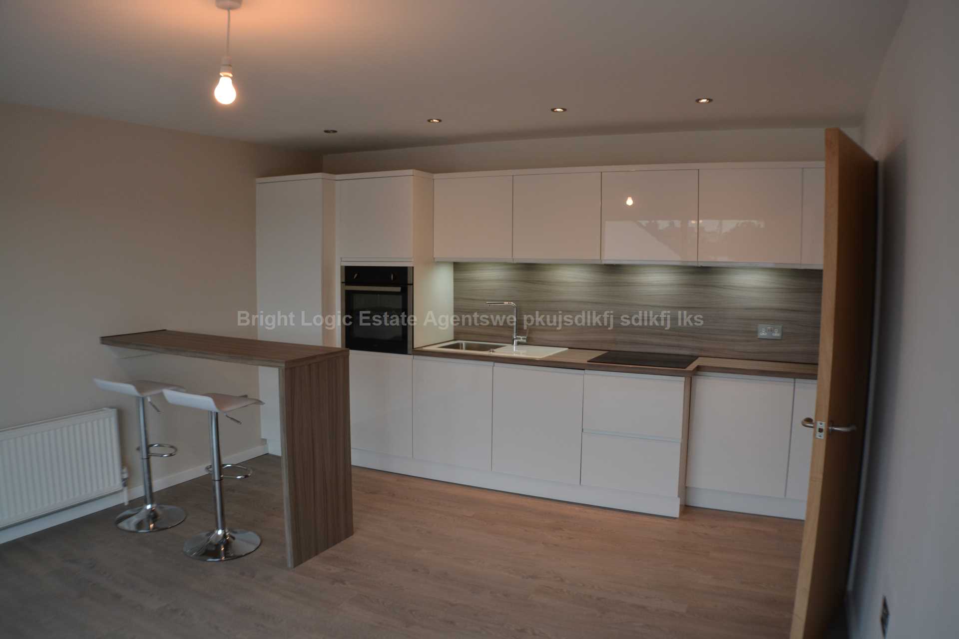 Cricketfield Grove, Leigh-On-Sea, SS9 3EJ, Image 2